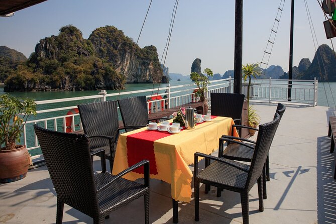 Halong 6 hours Boat tour with Cave, Kayak, lunch, transfer high-way from Hanoi - Sung Sot Cave and its 400 steps