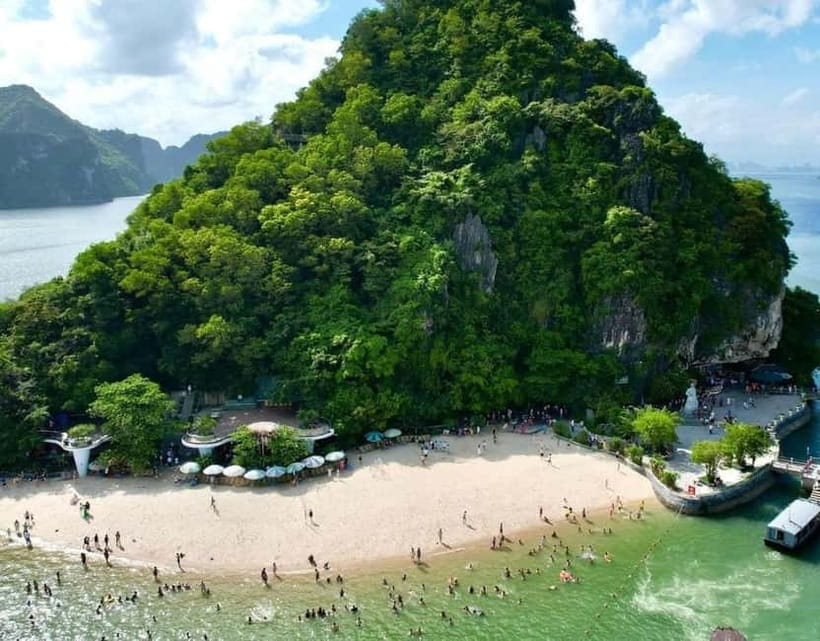 Halong 6 Hours Cruise: Kayak, Cave, Lunch, Beach & Island - Vietnamese lunch aboard the boat