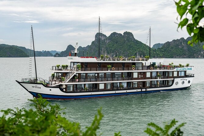 Halong Bay 2D1N Cruise multi options, transfer, swim and kayaking - Your first afternoon among the limestone islands