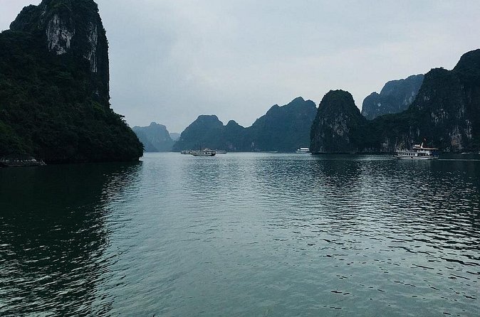 Halong Bay Cruise Tour from Hanoi with Kayak Adventure - Forty minutes at Ba Hang by kayak or bamboo boat