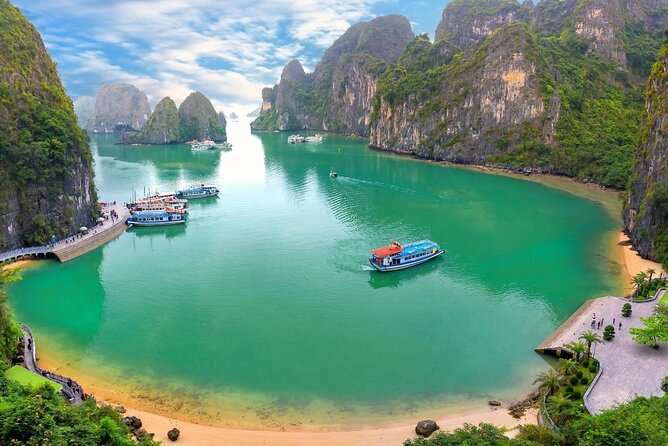 HaLong Bay Day Cruise with Kayaking, Swimming, Hiking and Lunch - Sung Sot Cave and the first major stop