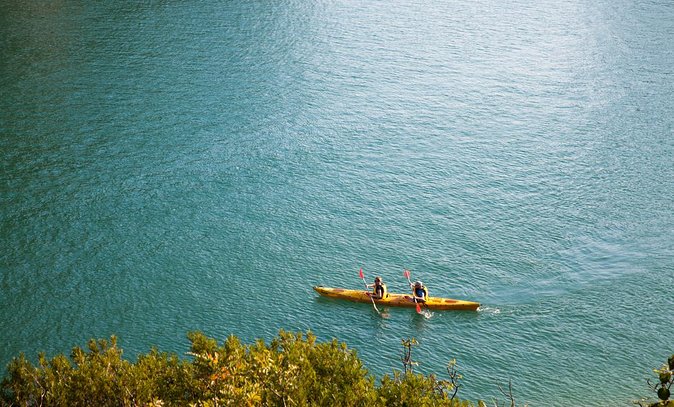 Halong bay Deluxe Cruise 2D/1N: Kayaking, swimming, Titop island & surprise cave - Sung Sot Cave, the first major stop