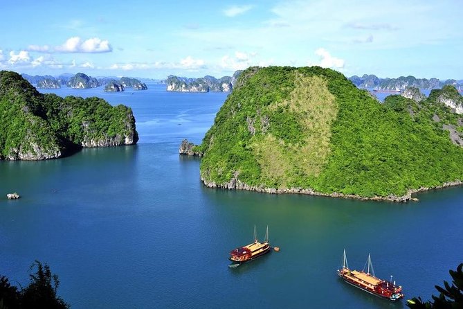 Halong Bay Full Day with Kayaking, Hiking viewpoint, Cave - Deluxe To Luxury - Choosing kayaking or a bamboo boat