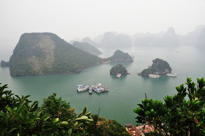 Halong Bay - Hera Cruise - All Inclusive Multi Days Tour - Evening onboard: dinner, cooking, and a slower hour