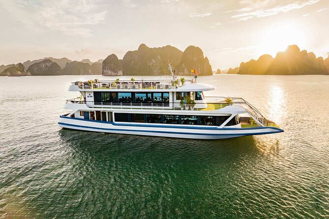 Halong bay Luxur Cruise Day trip: Buffet lunch & Limousine bus - Key points to know before booking