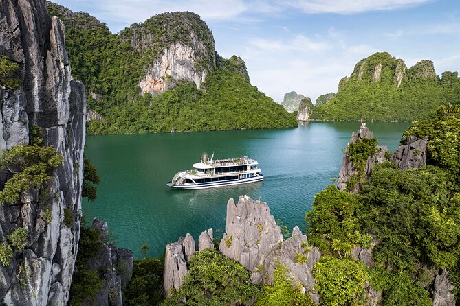Halong bay Luxur Cruise Day trip: Buffet lunch & Limousine bus - A long Hanoi day built around Halong Bay