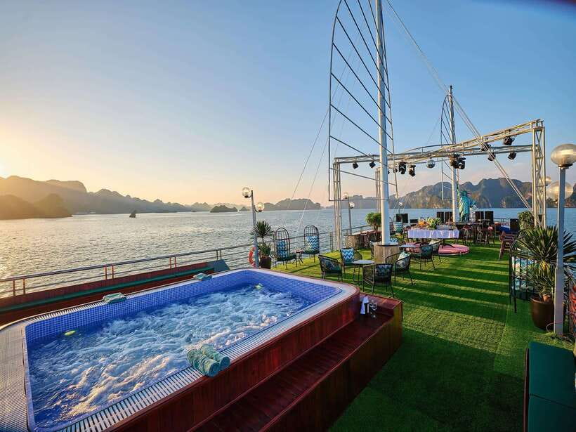 Halong Bay Luxury Cruise: Kayak&Swim,Cave, Party BEST SELLER - Who should book this cruise