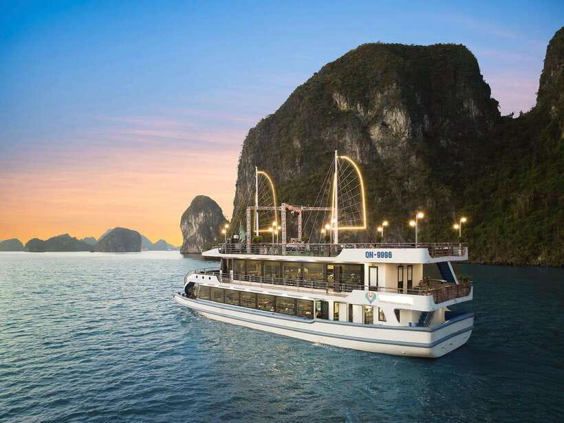 Halong Bay Luxury Cruise: Kayak&Swim,Cave, Party BEST SELLER - Luon Cave by kayak or bamboo boat