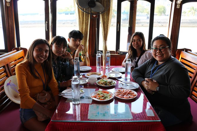 Halong Day Tour: Islands, Cave, Kayak. Lunch. Transfers - How the group format affects the day