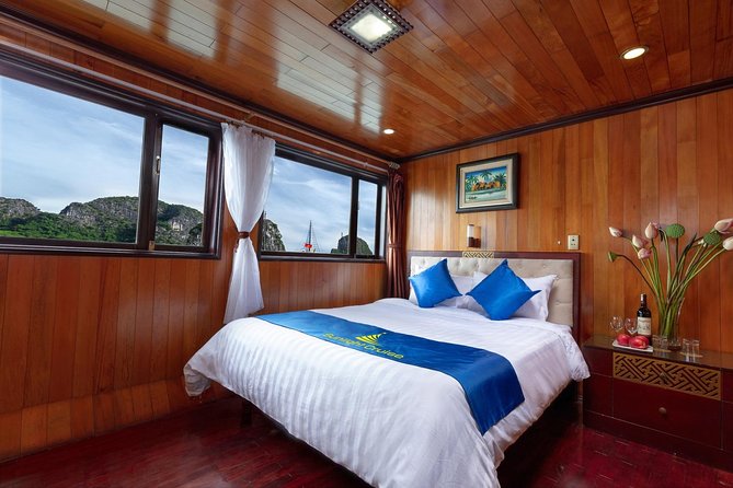 Halong deluxe cruise 2D/1N: Surprise cave, Titop island, Full Meals, best prices - Lunch with the islands passing by