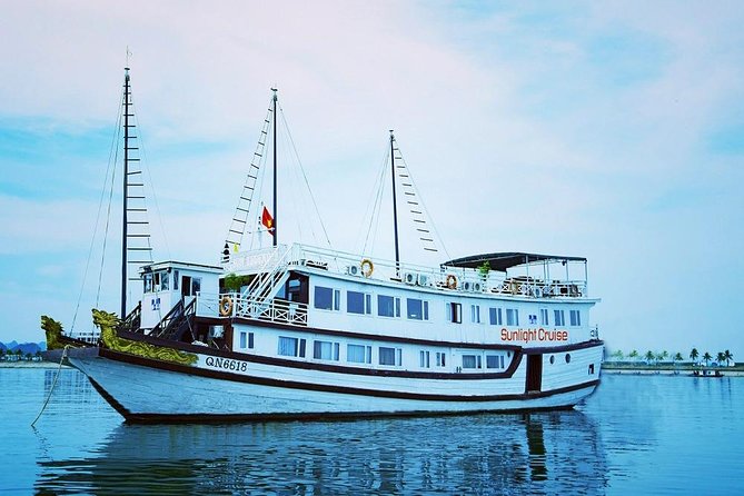 Halong deluxe cruise 2D/1N: Surprise cave, Titop island, Full Meals, best prices - Titop Island, beach, and the climb