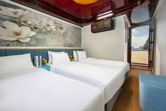 Halong Fantasea Cruise - 2 Days 1 Night - Lunch while the boat returns to harbour