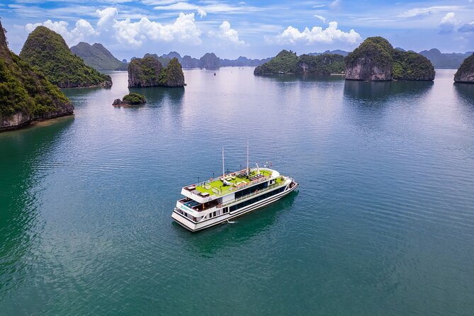 Halong Heritage Luxury Day Cruise-Buffet lunch&Limousine transfer - Why this Halong Bay day cruise works