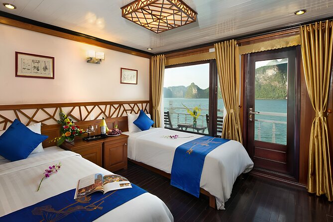 Halong Royal Palace Cruise 2 days - Lunch among Ha Long Bay’s limestone islands