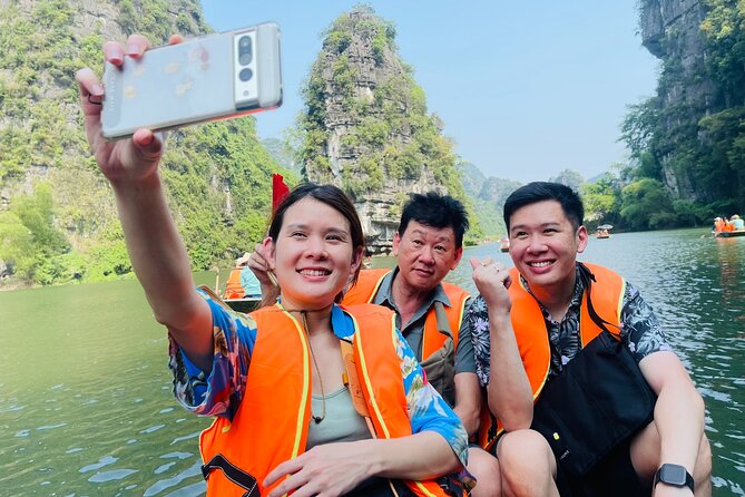 Hang Mua - Hoa Lu - Tam Coc Small Group Tour 8 People a Group - Hoa Lu and the temple of King Dinh