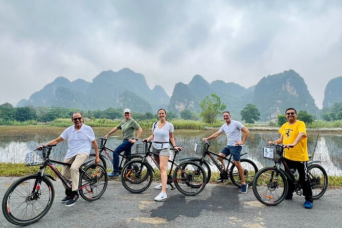 Hang Mua - Hoa Lu - Tam Coc Small Group Tour 8 People a Group - Lunch that keeps the day moving