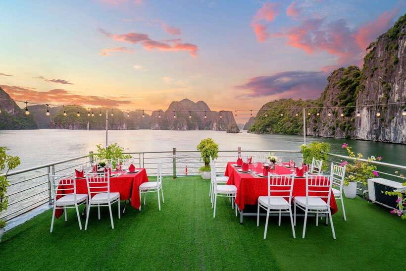Hanoi: 2-Day Ha Long and Lan Ha Bay Cruise with Kayaking - The Hanoi transfer and Beo Harbor arrival