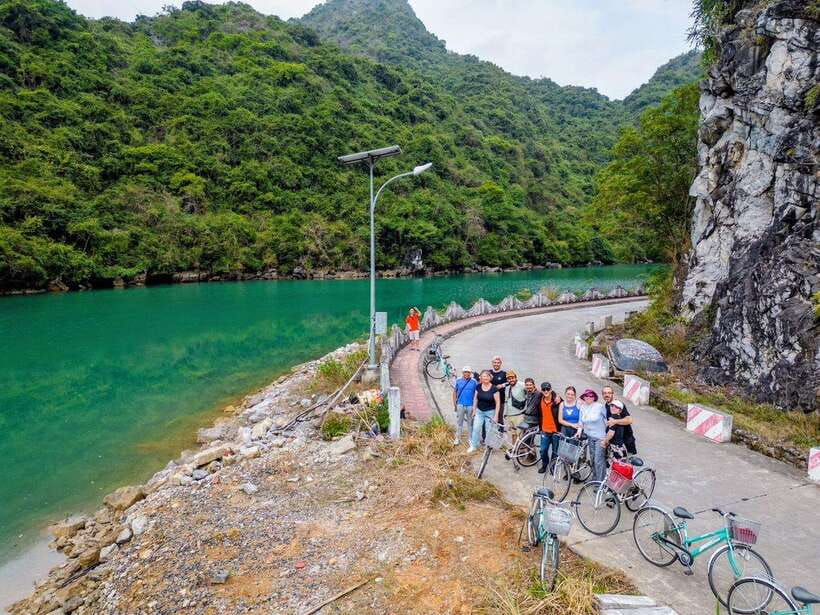 Hanoi: 2-Day Ha Long and Lan Ha Bay Cruise with Kayaking - Breakfast in a quiet bay and the ride to Viet Hai