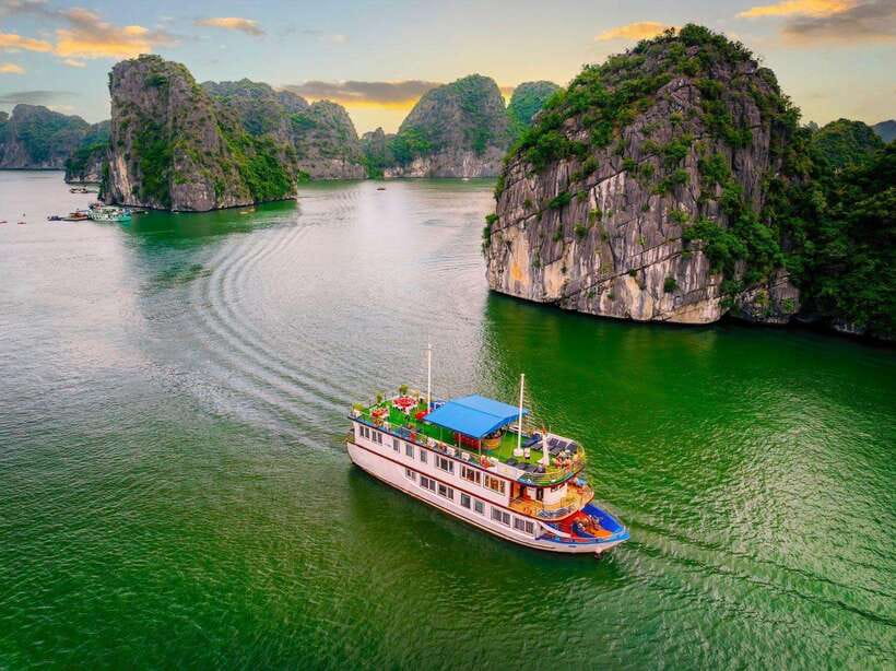 Hanoi: 2-Day Ha Long and Lan Ha Bay Cruise with Kayaking - Boarding at Lan Ha Bay and settling into the cabin