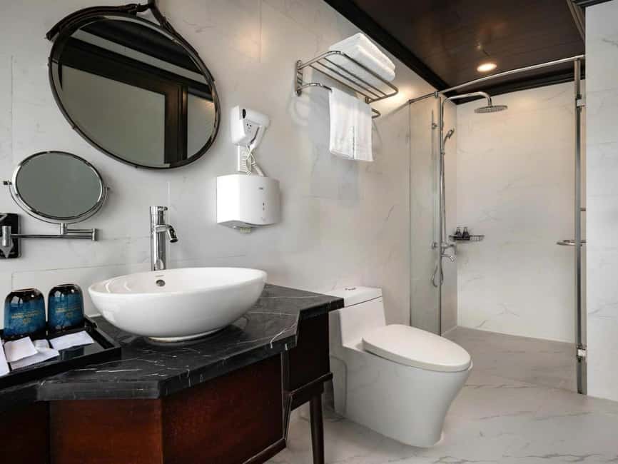 Hanoi: 2-Day Ha Long & Lan Ha Bay 5-Star Boat with Balcony - Sleeping aboard in Ha Long Bay