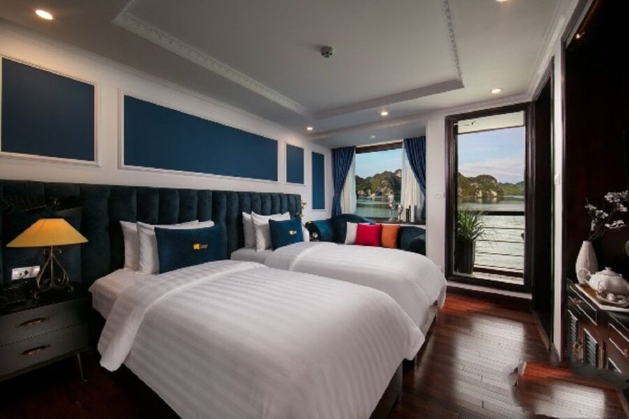 Hanoi: 3-Day Ha Long/Lan Ha Bay Cruise with Private Balcony - Day three: the bamboo boat and a cave visit