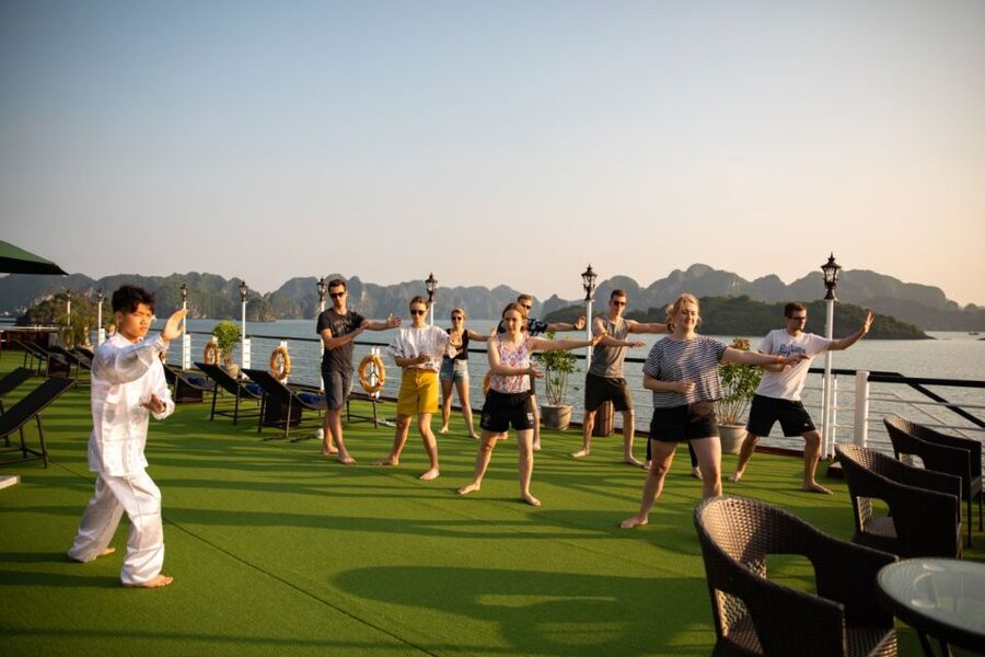 Hanoi: 3-Day Ninh Binh Highlights - Lan Ha Bay 5-Star Cruise - Two famous regions in three days
