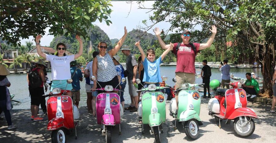 Hanoi 4.5-Hour Vespa Tour city tour - Why a Vespa works better than a bus in Hanoi