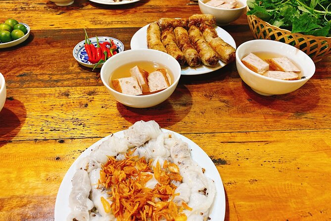 Hanoi: 7 Tasting Street Food Walking Tour and Train Street - Hoan Kiem Walking Street and the rhythm of the route