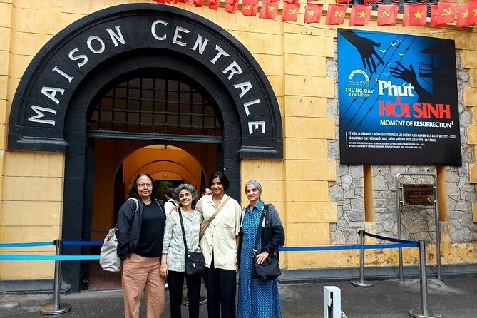 Hanoi All-In-One Tour: Highlights & Train Street & Culture & Fun - Ly Thai To Park and the move to Thang Long