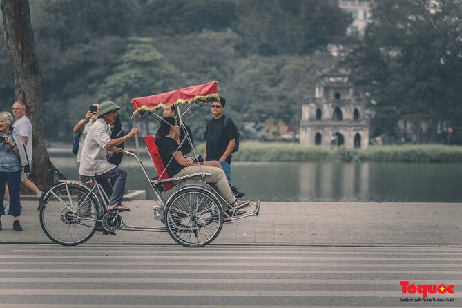Hanoi: Bat Trang Pottery class & Train Street Private Tour - A 30-minute rickshaw ride through the Old Quarter