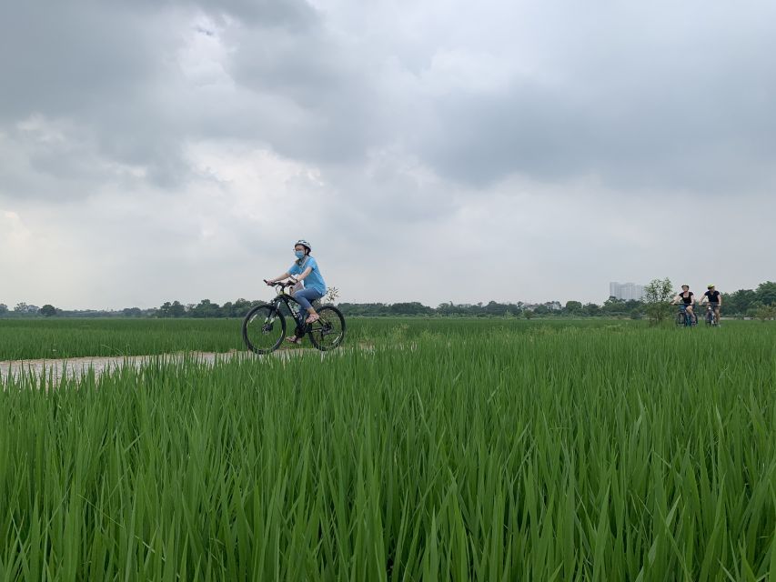 Hanoi: Bike Tour Through Hidden Gems and Banana Island - Train Street and timing the railway