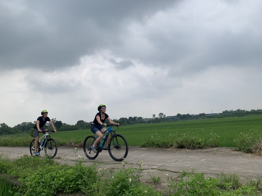 Hanoi: Bike Tour Through Hidden Gems and Banana Island - Eating Bun Cha, Pho, and other local dishes