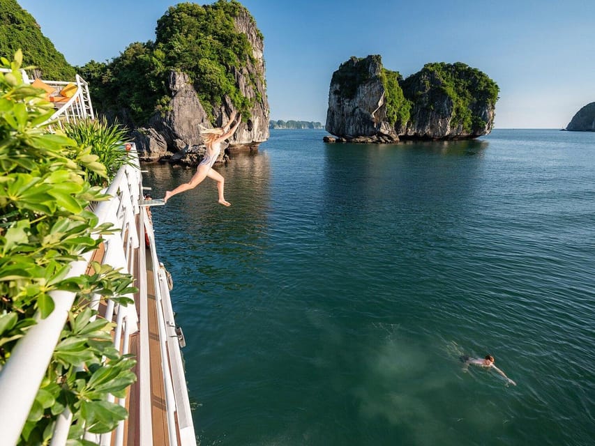 Hanoi: Cat Ba Island & Lan Ha Bay Day Trip Cruise with Lunch - Lunch with views instead of a restaurant wall