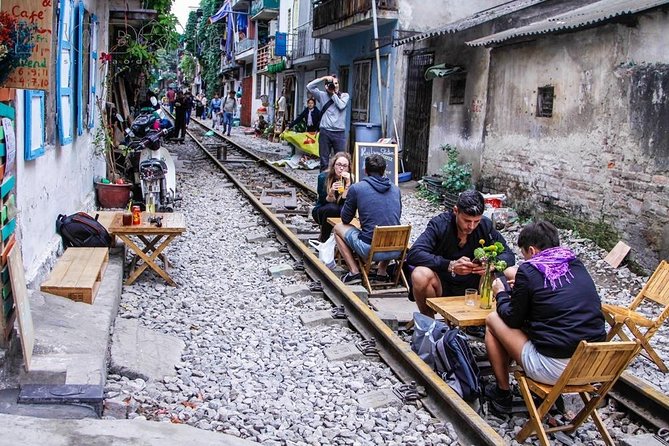 Hanoi City Half Day Private Tour: Hidden Corners & Train Street - Dong Xuan Market shows Hanoi at working speed