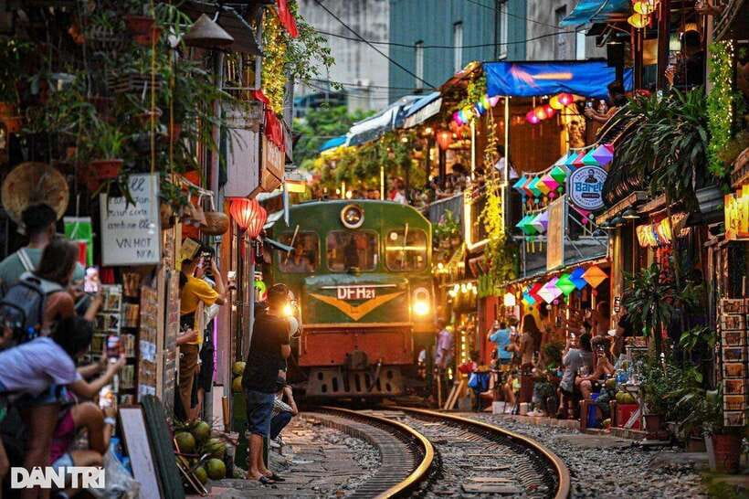 Hanoi City Half Day - The City Contains Cultural Beauty - The Temple of Literature and Vietnam’s scholar tradition