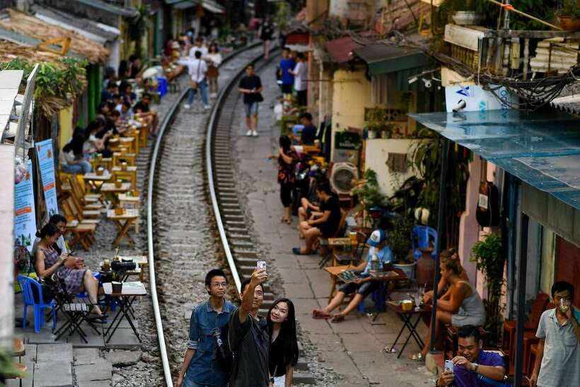 Hanoi: City Highlights Tour with Train Street & Hidden Gems - Tran Quoc Pagoda brings a quieter pause