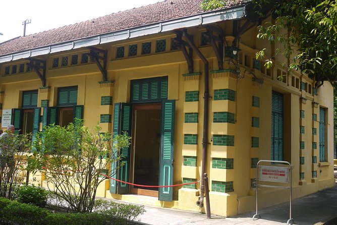 Hanoi city tour and water puppet show - Two hours at the Vietnam Museum of Ethnology