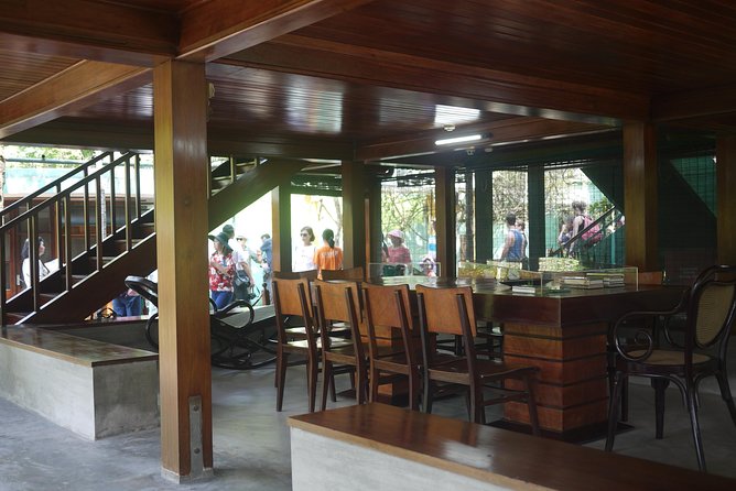 Hanoi city tour and water puppet show - The water puppet show: a fitting Hanoi finale
