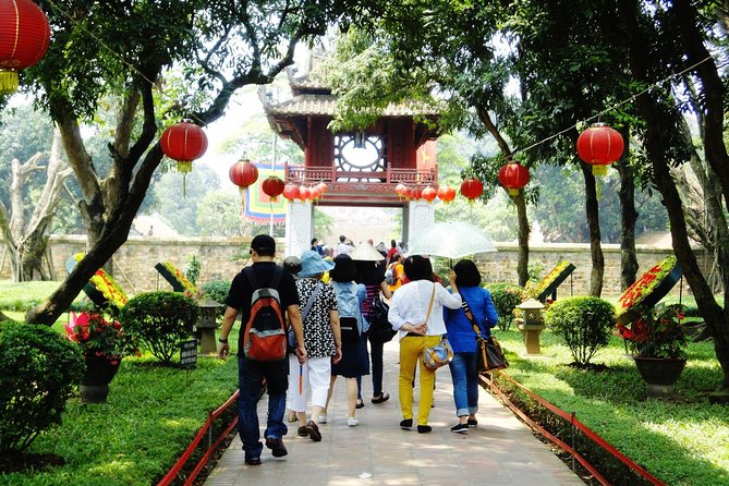 Hanoi city tour and water puppet show - Hoa Lo Prison and Hanoi’s difficult past