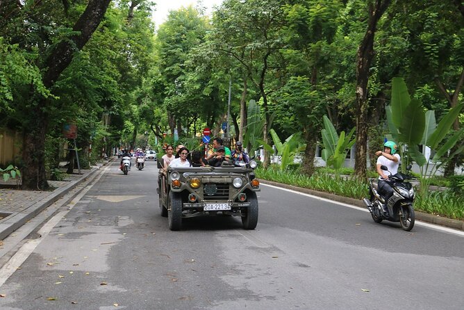 Hanoi City Tour Highlight, Train Street Combine visit Countryside - Van Nien Pagoda and the northern lake view