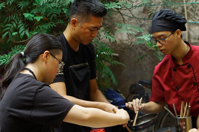 Hanoi Cooking Class in Hidden Villa with Free Pick-Up - The market visit may not always run as planned