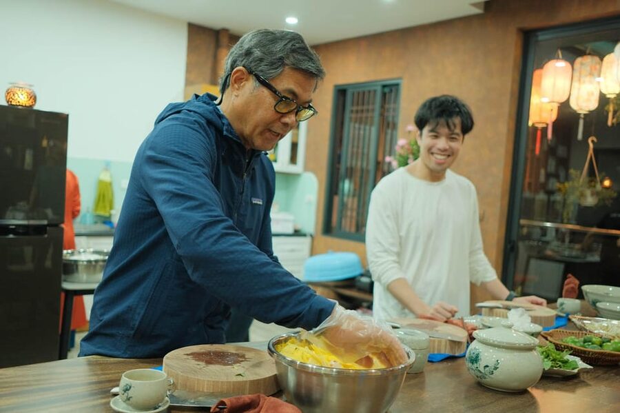 Hanoi Cooking Class: Market Tour, Free Recipe & Beverages - Start with Hanoi’s wet market