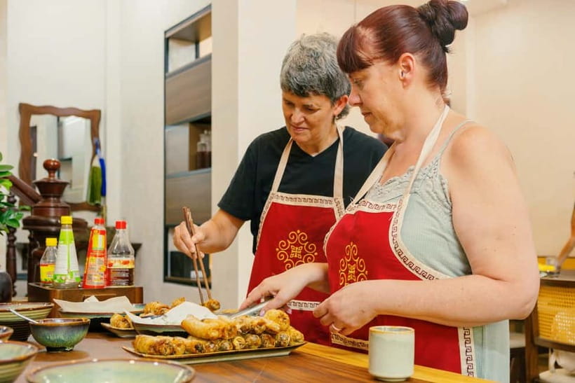 Hanoi Cooking Class: Market Tour, Free Recipe & Beverages - A villa lunch with local drinks