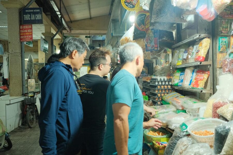 Hanoi Cooking Class: Market Tour, Free Recipe & Beverages - Group atmosphere and possible drawbacks