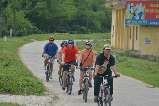 Hanoi Countryside By Bike & Local House and Food Tasting - Red River views and the move into farm country