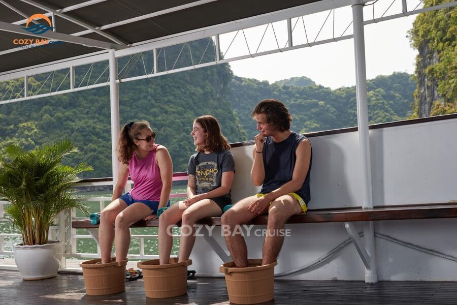 Hanoi: Cozy Halong Bay Overnight Cruise with Meals - Sunrise, pearl farming, and morning kayaking