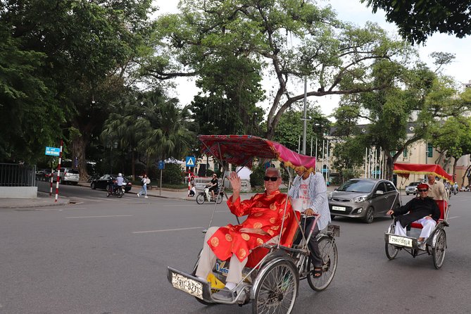 HANOI CULTURAL DISCOVERY TOUR ( "5 in 1" 4 hours - Special Package!) - A four-hour introduction to Hanoi’s Old Quarter