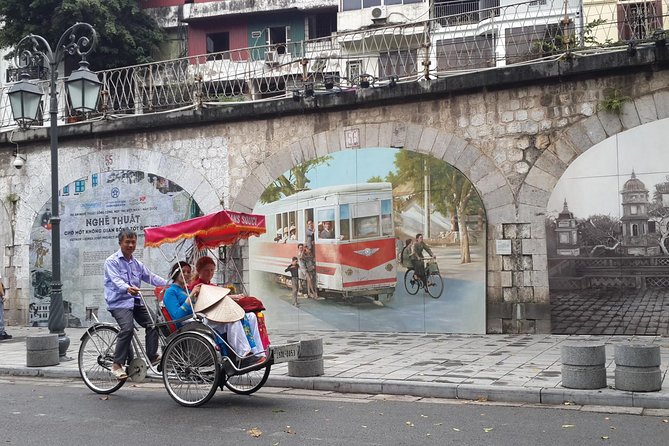 HANOI CULTURAL DISCOVERY TOUR ( "5 in 1" 4 hours - Special Package!) - Dong Xuan Market begins the local-life lesson
