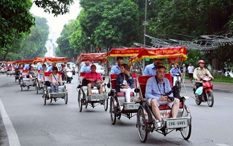 Hanoi: Cyclo the Old Quarter and Egg Coffee Tour - Seeing Hanoi from a cyclo seat