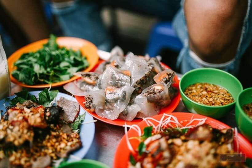 Hanoi: Eat Like a Local Small Group Street Food Tour - How the Old Quarter becomes your dining room